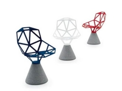 Magis - Chair One na betonowej bazie